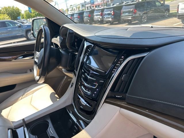 Used 2020 Cadillac Escalade Premium Luxury AWD/4WD image 15