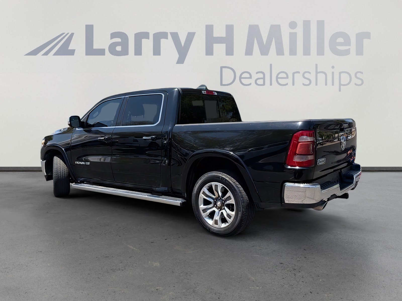 Used 2019 RAM 1500 Limited AWD/4WD image 3