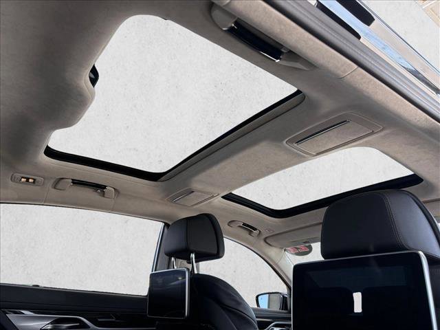 Used 2022 BMW M760i xDrive w/ Luxury Rear Seating Package image 23