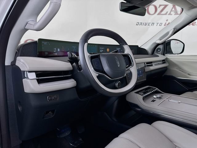 New 2025 Lincoln Navigator Reserve image 9