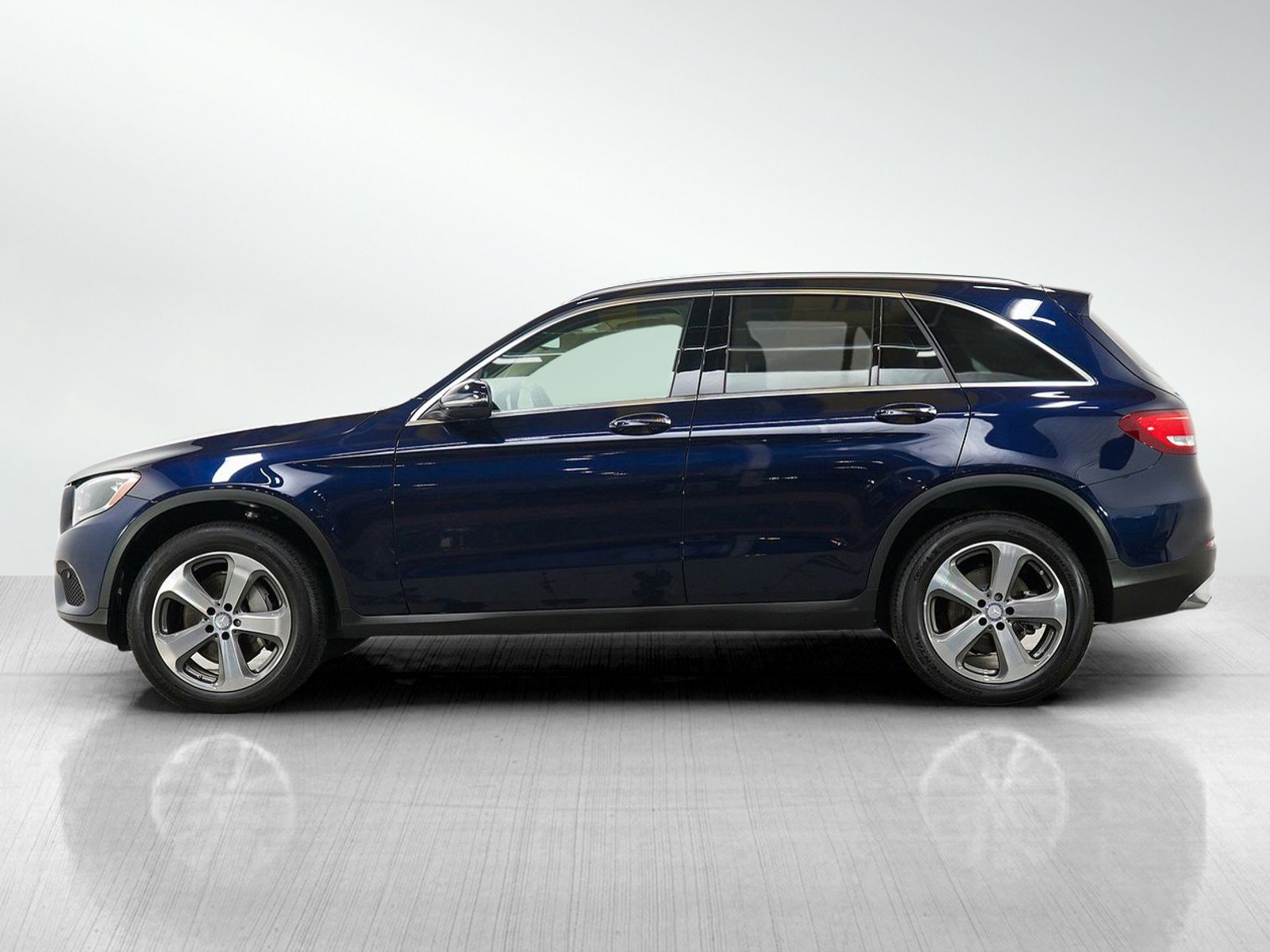 Used 2016 Mercedes-Benz GLC 300 4MATIC image 2