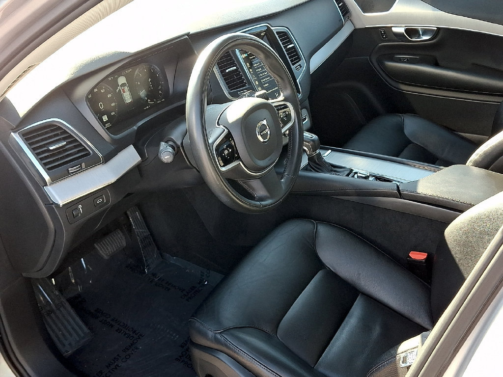 Used 2021 Volvo XC90 T5 Momentum w/ Climate Package FWD image 17