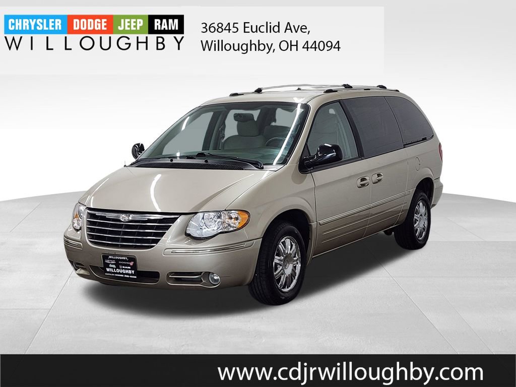 Used 2006 Chrysler Town & Country Limited w/ Trailer Tow Prep Group FWD image 1