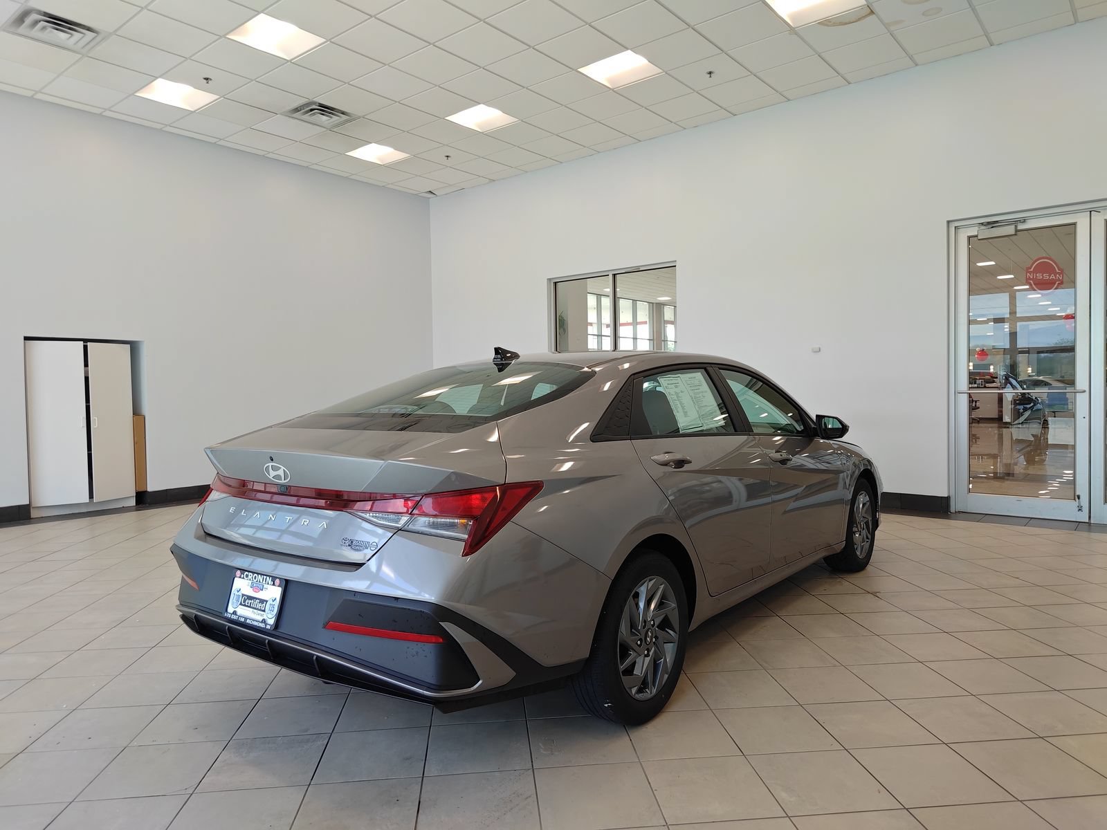 Used 2024 Hyundai Elantra SEL FWD image 3