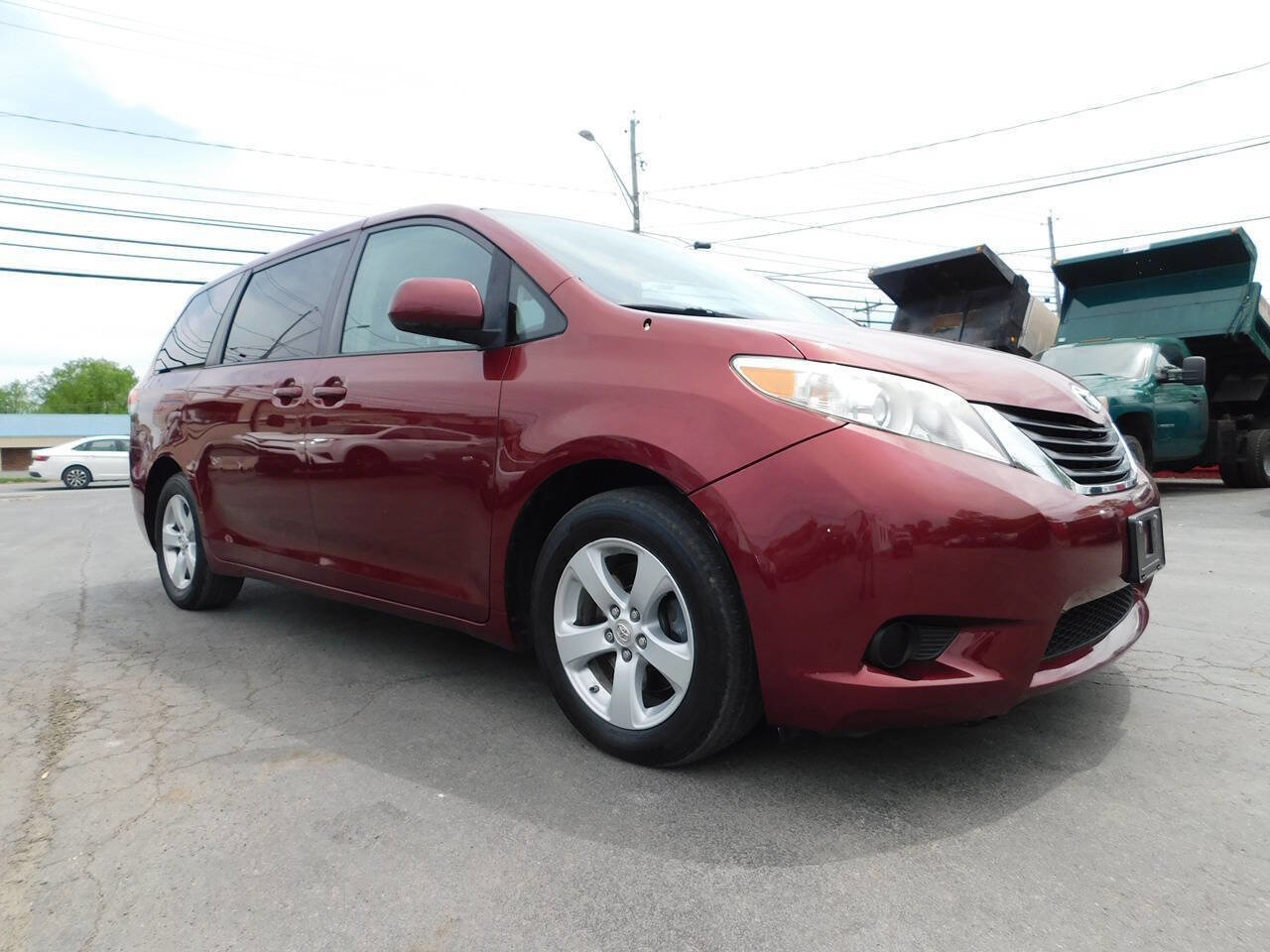 Used 2011 Toyota Sienna LE FWD image 4