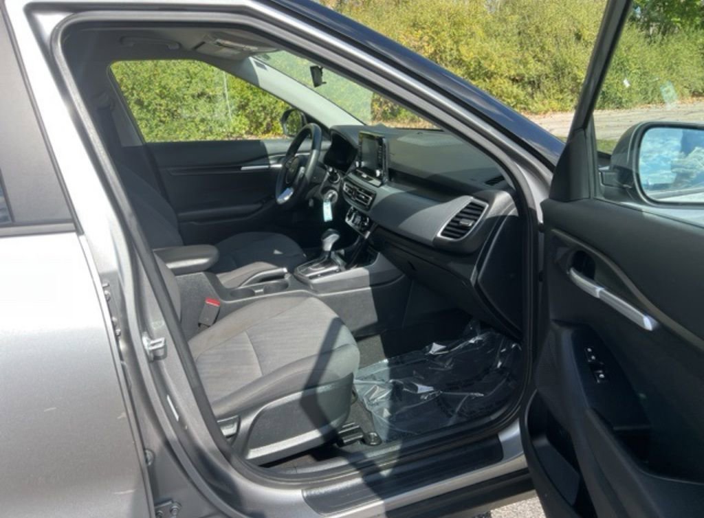 Used 2023 Kia Seltos LX image 19