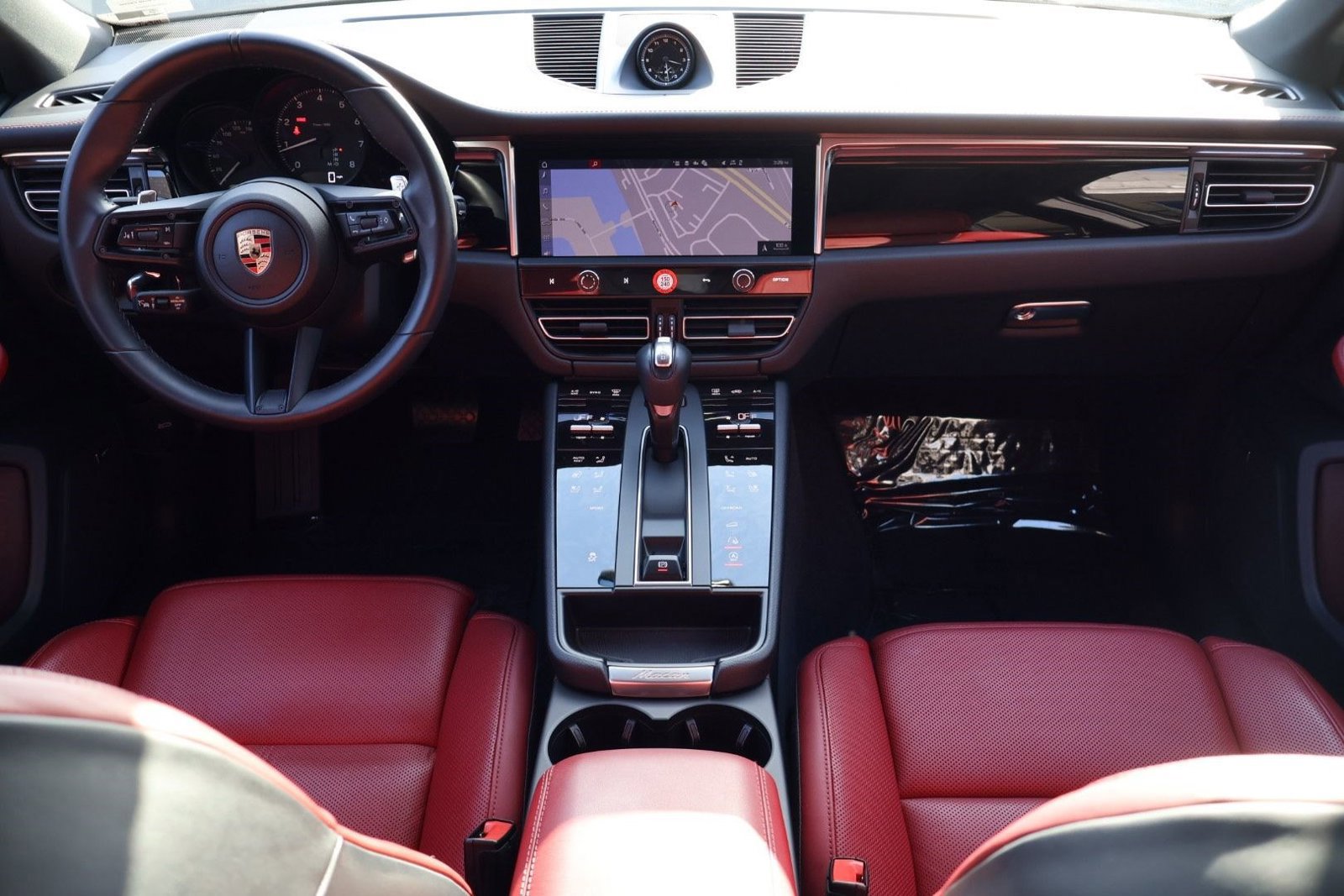 Certified 2025 Porsche Macan image 21