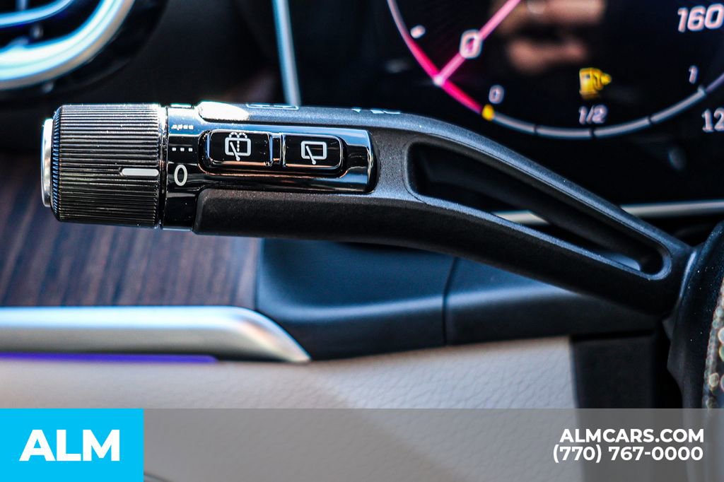 Used 2025 Mercedes-Benz GLC 300 4MATIC image 30