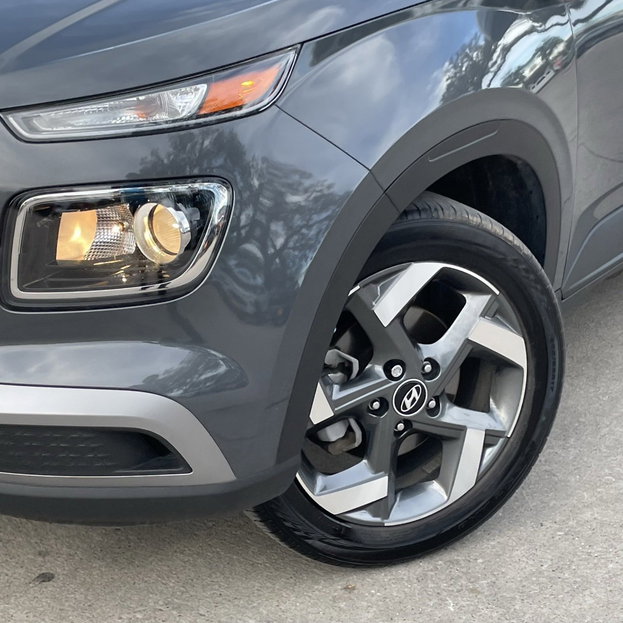 Used 2025 Hyundai Venue SEL image 8