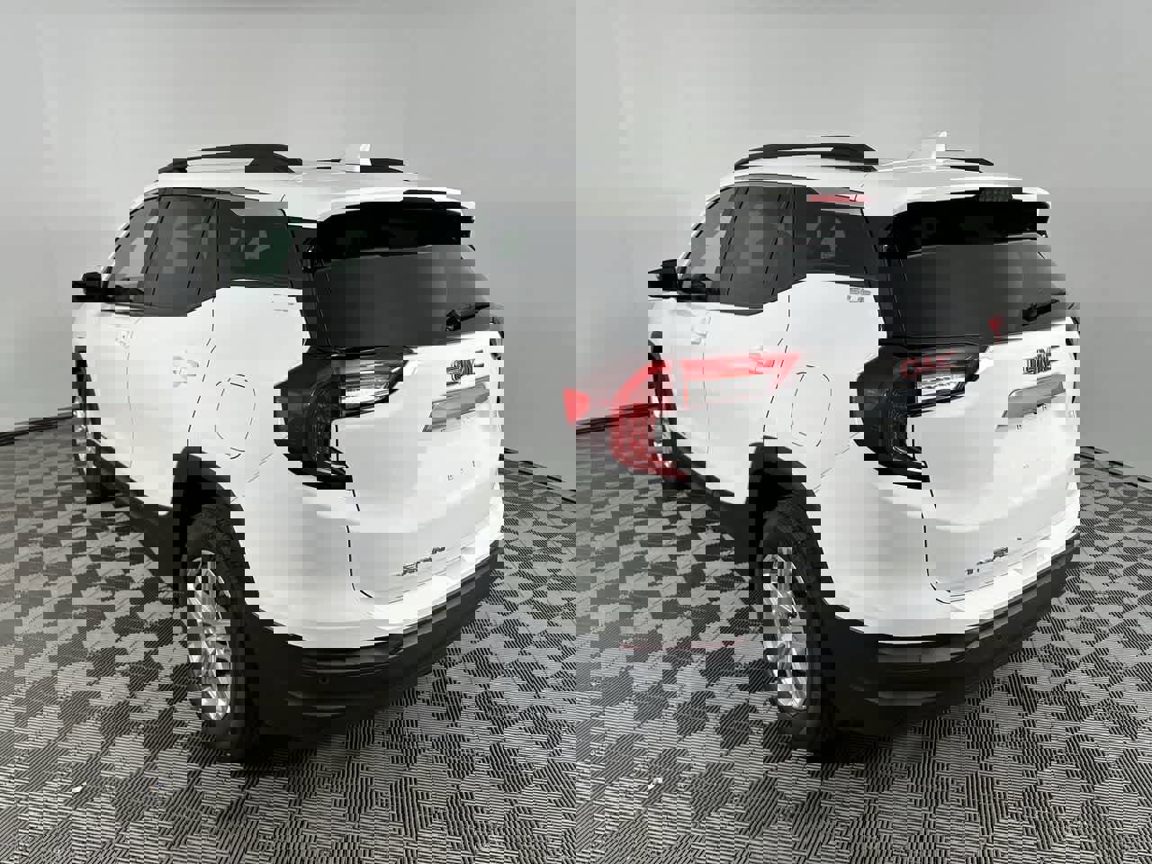 Used 2022 GMC Terrain SLE w/ Driver Convenience Package image 6