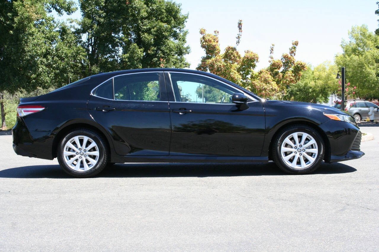 Used 2020 Toyota Camry LE w/ Convenience Package FWD image 4