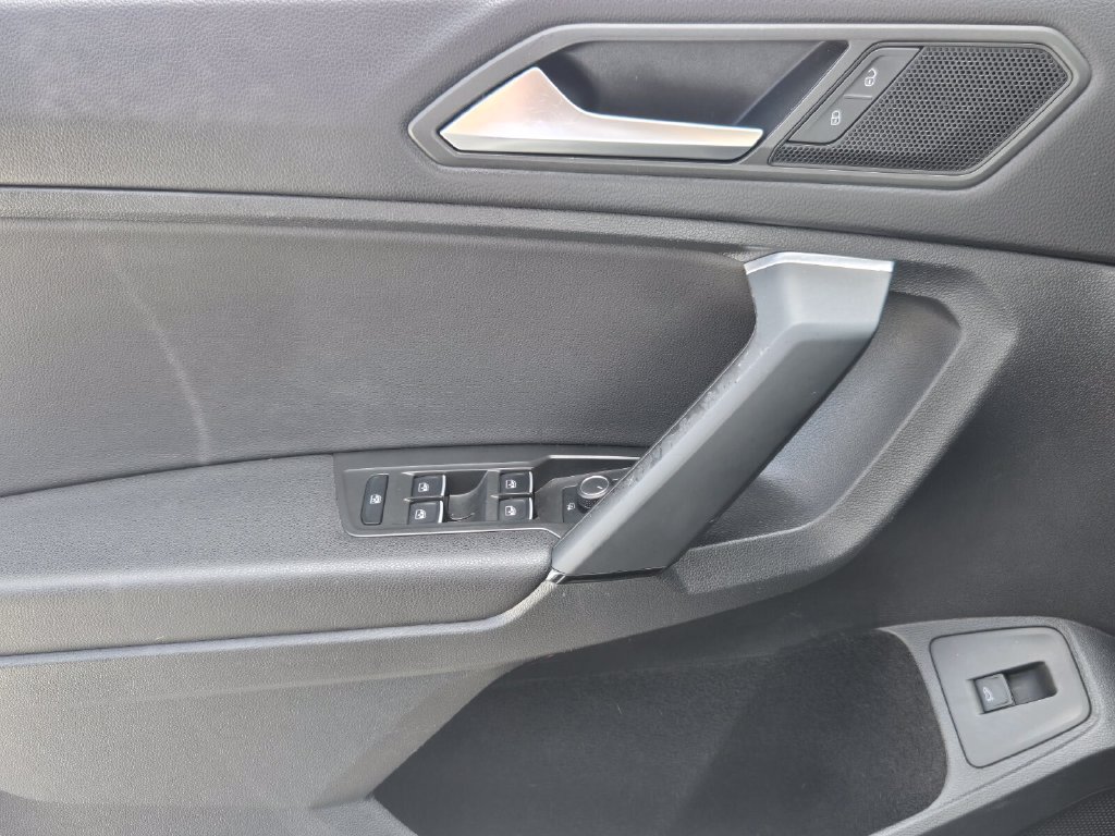 Used 2019 Volkswagen Tiguan SEL FWD image 29
