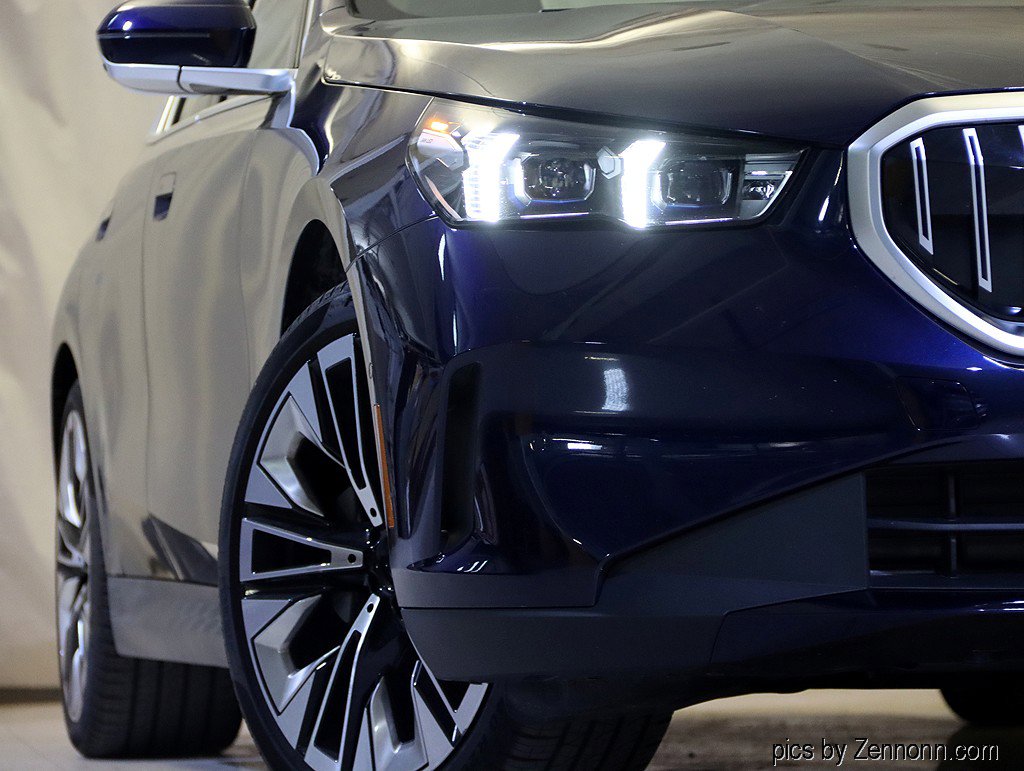 Used 2026 BMW 530i xDrive w/ Premium Package image 4