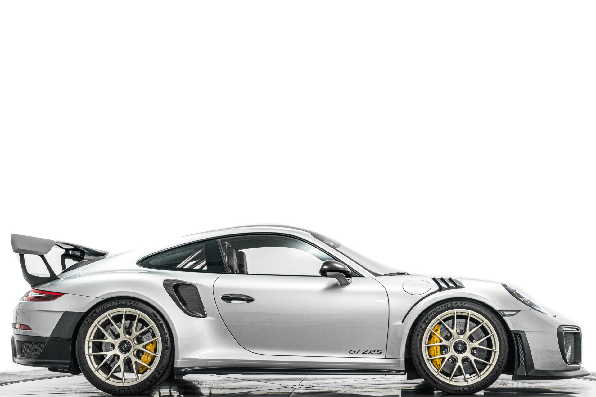 Used 2018 Porsche 911 GT2 RS RWD image 2