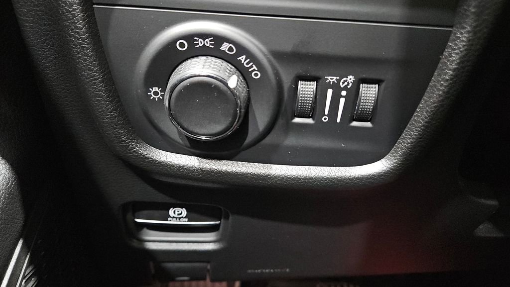 Used 2023 Jeep Grand Cherokee Altitude image 22