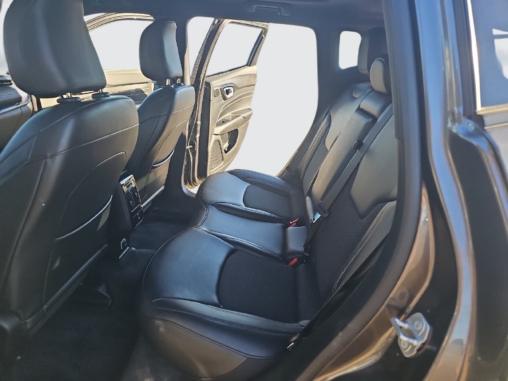 Used 2023 Jeep Compass Latitude w/ Sun and Sound Group AWD/4WD image 14