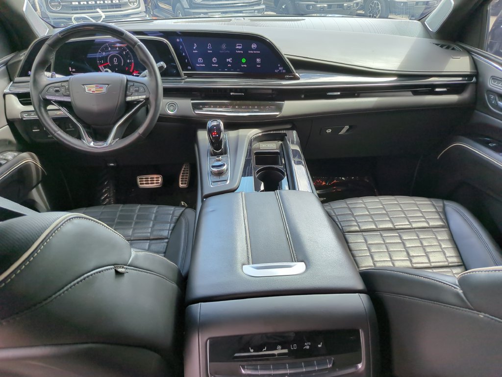 Used 2024 Cadillac Escalade ESV V AWD/4WD image 17