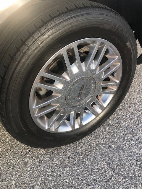Used 2003 Lincoln Town Car Executive RWD image 7