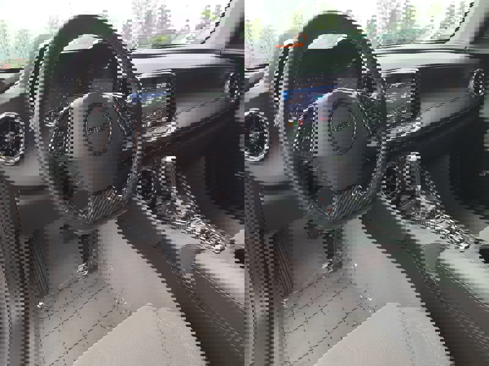 Used 2021 Chevrolet Camaro LT w/ Technology Package image 18