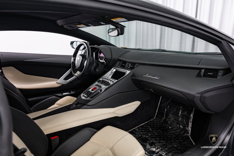 Used 2012 Lamborghini Aventador LP 700-4 image 46