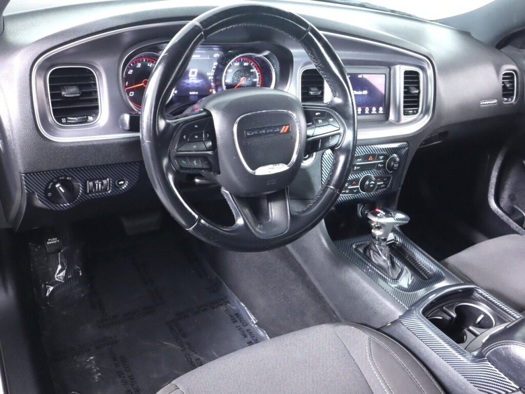 Used 2019 Dodge Charger SXT RWD image 9