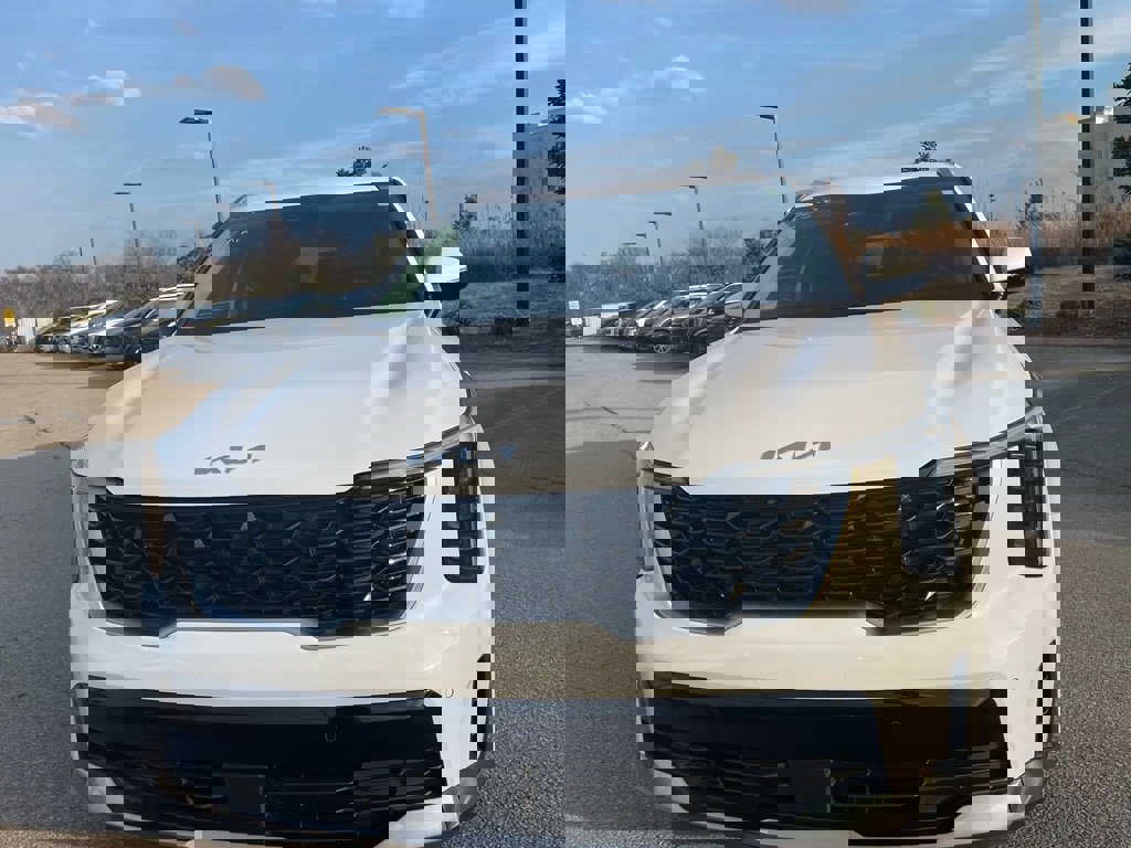 Used 2025 Kia Sorento S image 2