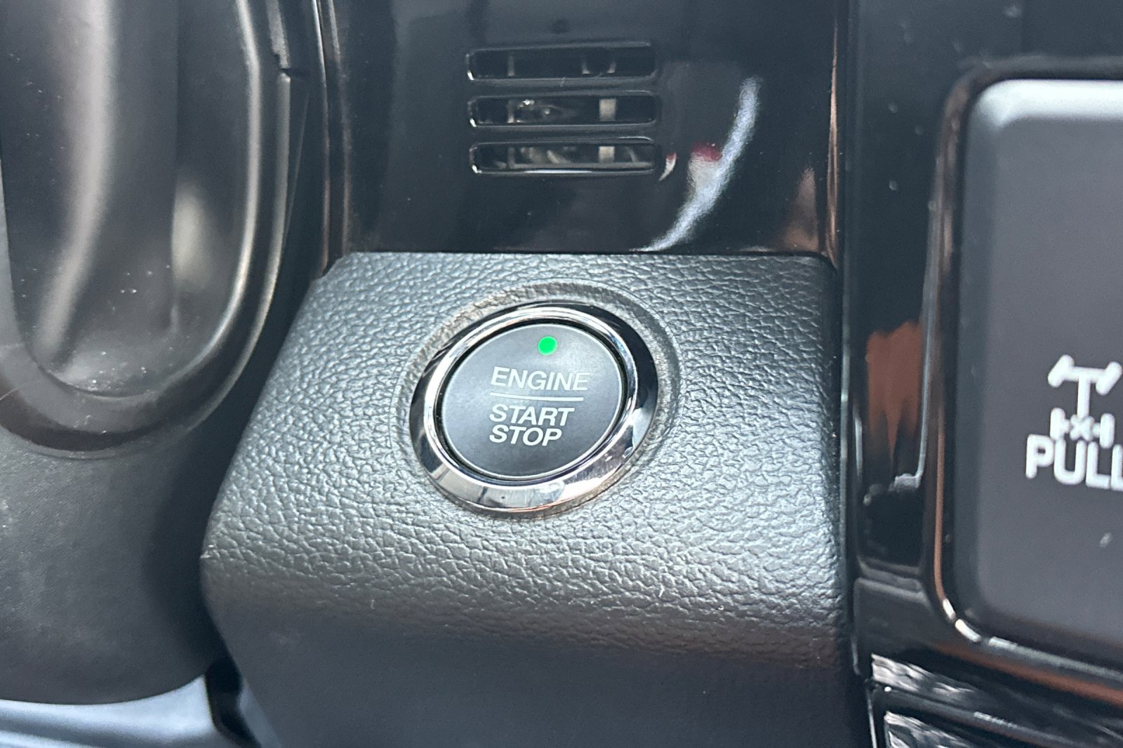 Used 2022 Ford F250 Lariat w/ Black Appearance Package image 22