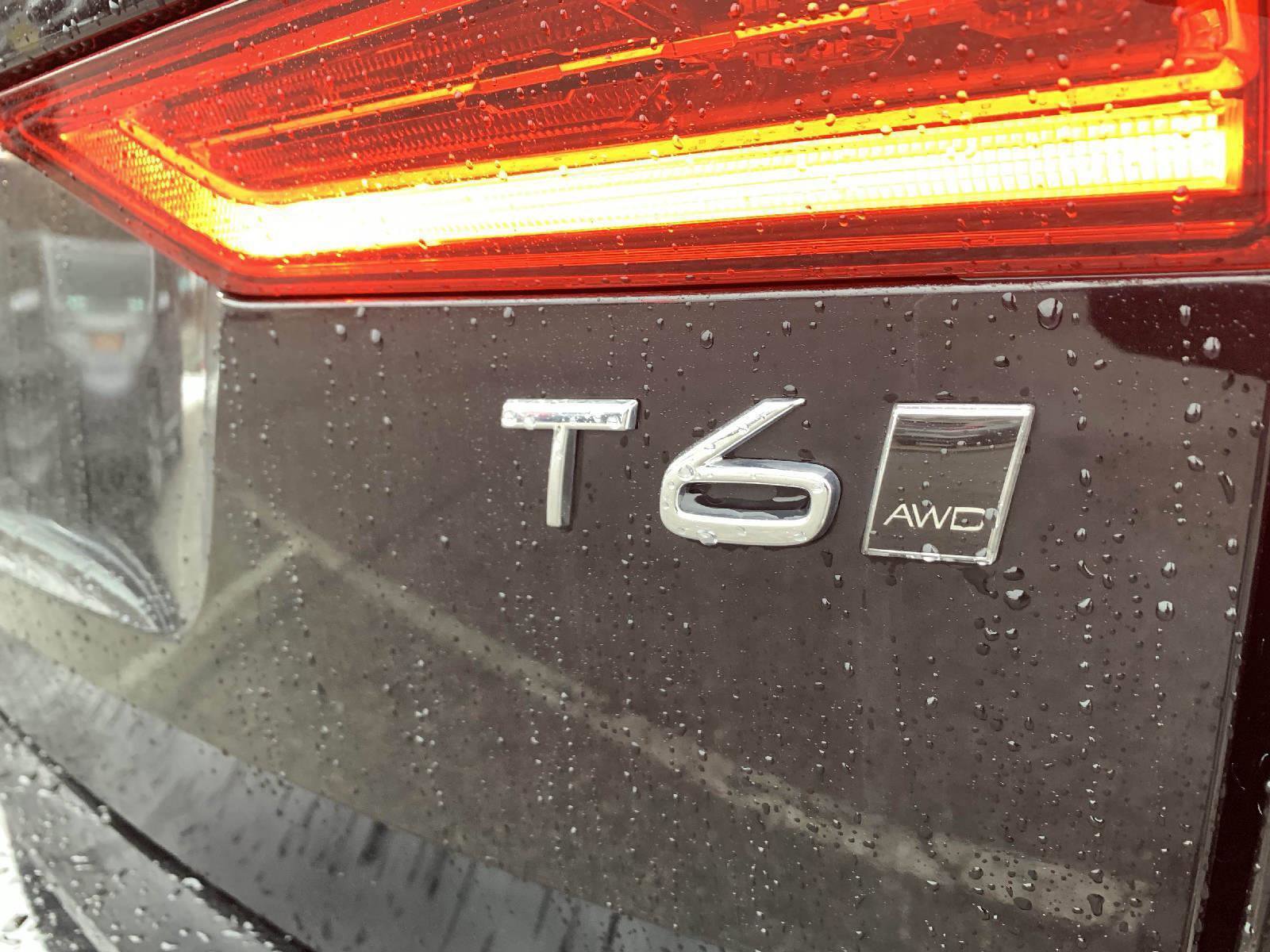 Used 2021 Volvo XC60 T6 Momentum w/ Premium Package image 46