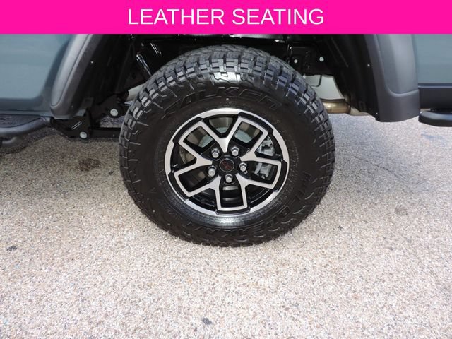 Used 2025 Jeep Gladiator Rubicon w/ Convenience Group AWD/4WD image 16