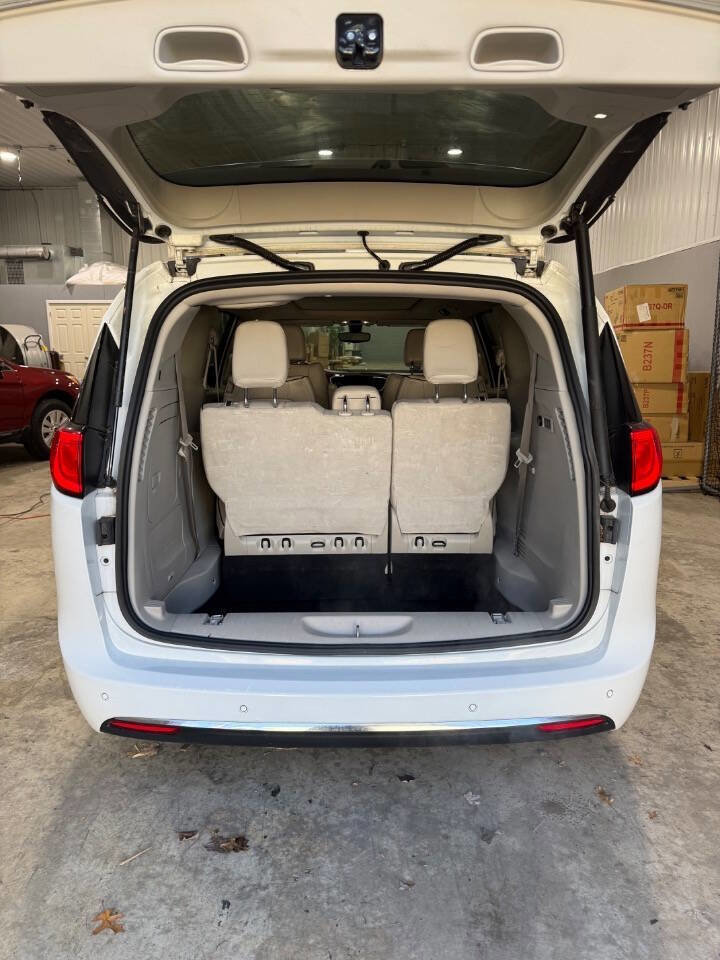 Used 2020 Chrysler Pacifica Limited image 15