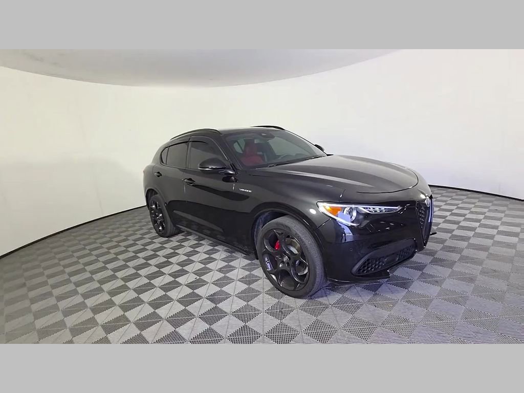 Used 2022 Alfa Romeo Stelvio Veloce AWD/4WD image 34