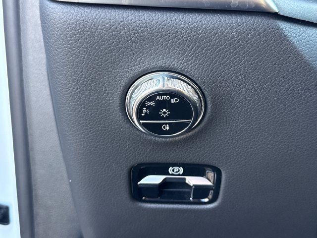Used 2024 Mercedes-Benz GLC 300 4MATIC image 38