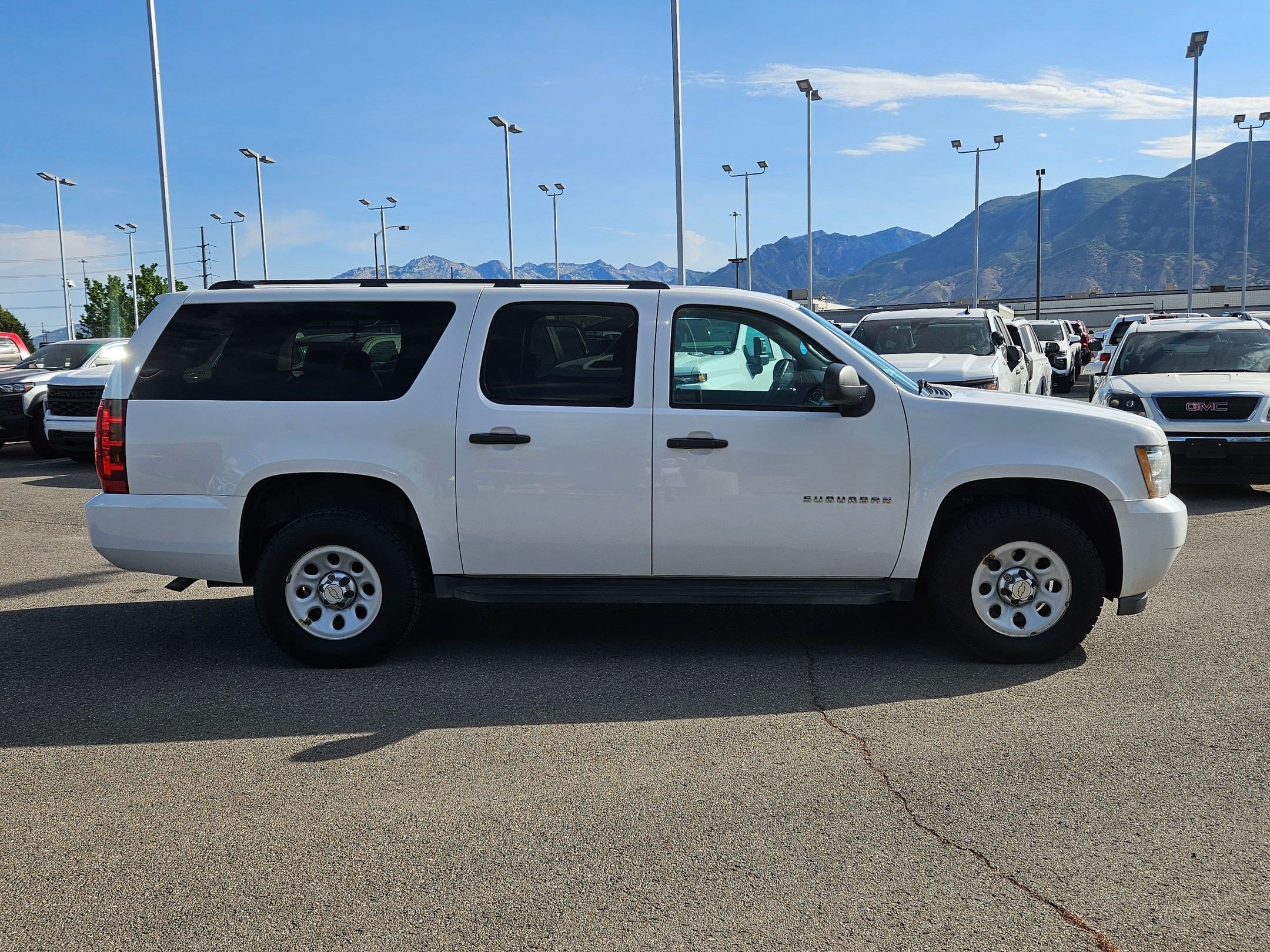 Used 2012 Chevrolet Suburban 4WD image 2