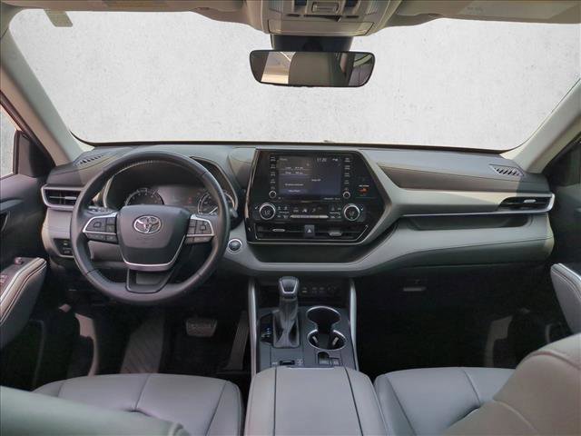 Used 2022 Toyota Highlander XLE FWD image 18