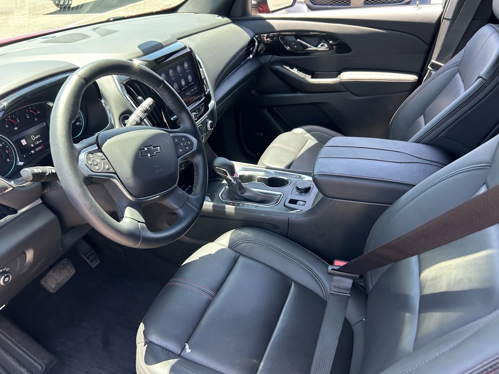 Used 2023 Chevrolet Traverse RS FWD image 9