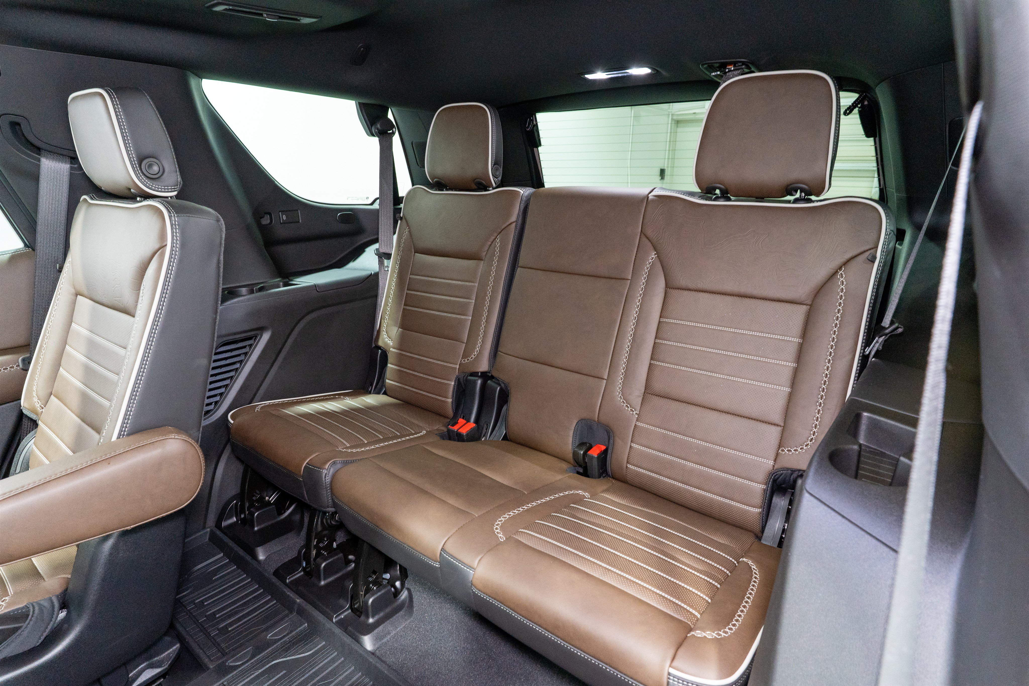 Used 2026 GMC Yukon Denali Ultimate w/ LPO, Floor Liner Package AWD/4WD image 37