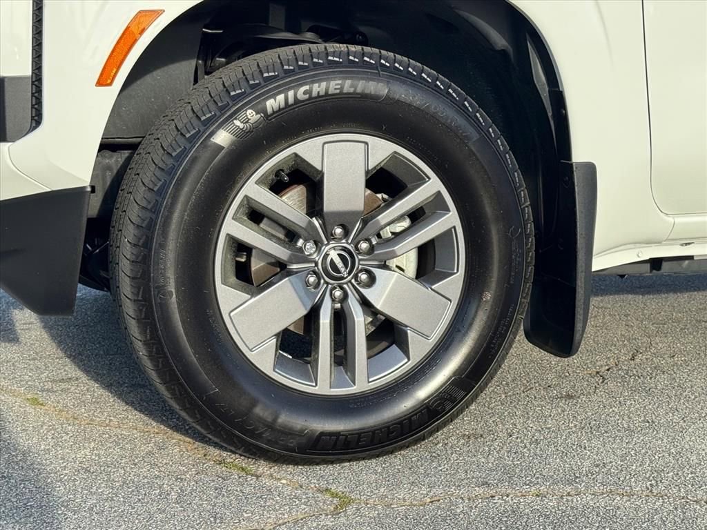 Certified 2025 Nissan Frontier SV image 9