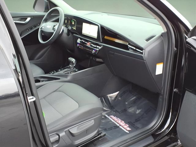 Used 2024 Kia Niro EX Touring image 18