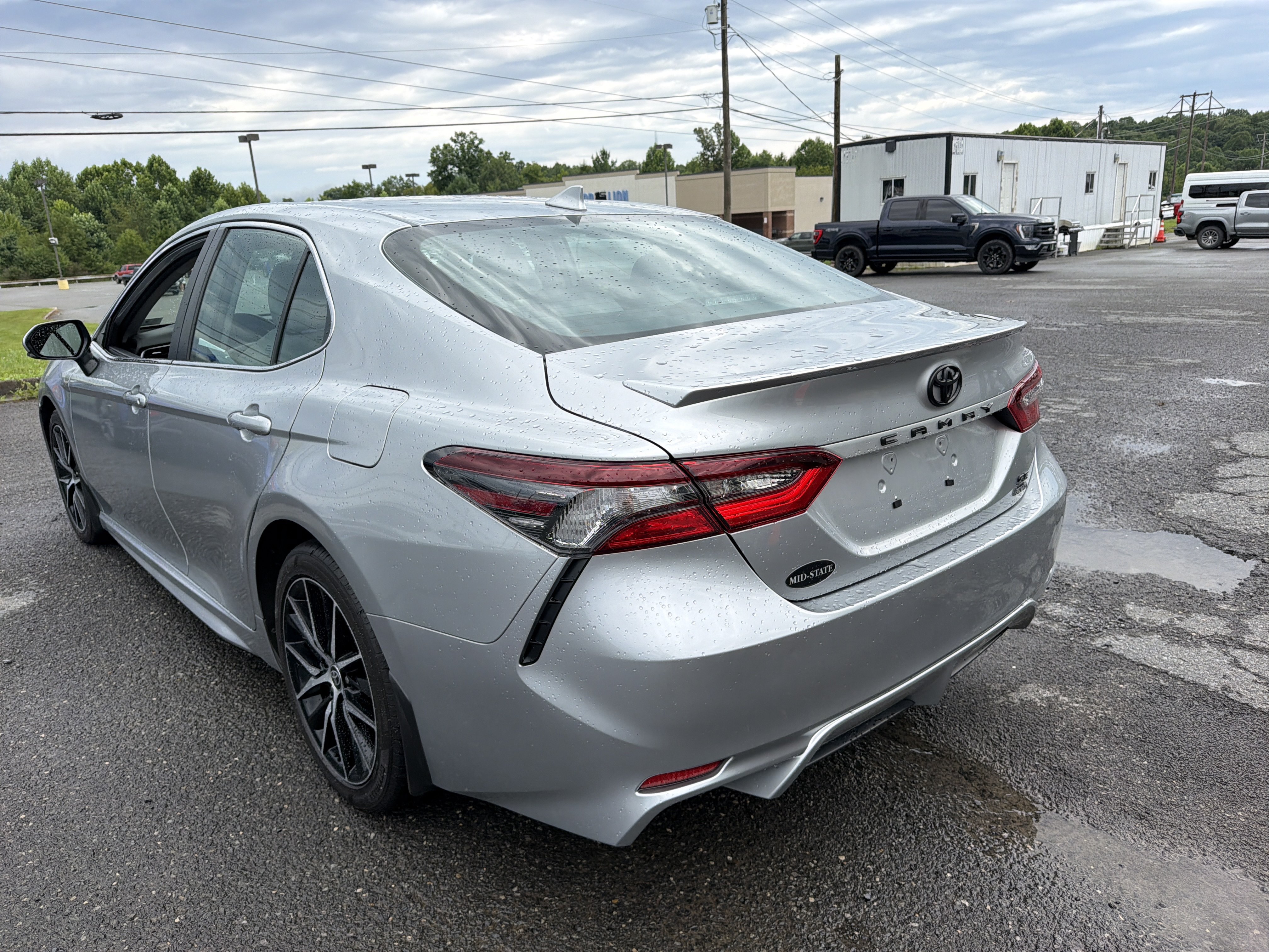 Used 2024 Toyota Camry SE w/ Cold Weather Package AWD/4WD image 6