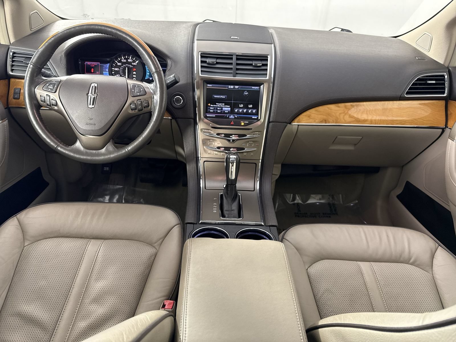 Used 2013 Lincoln MKX AWD image 24