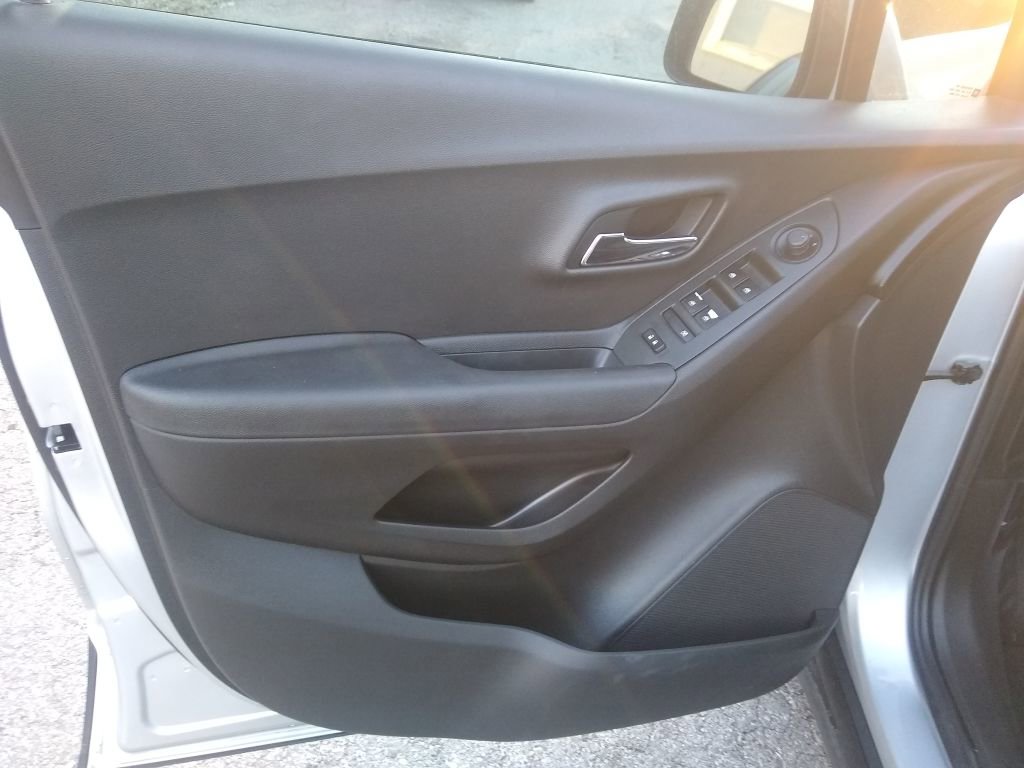 Used 2018 Chevrolet Trax LS image 7