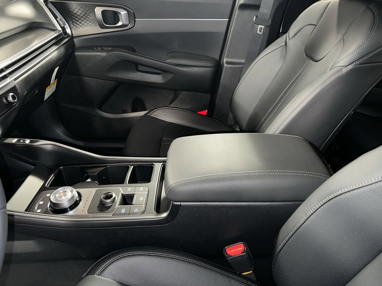 Certified 2025 Kia Sorento EX w/ EX Panoramic Sunroof Package image 27