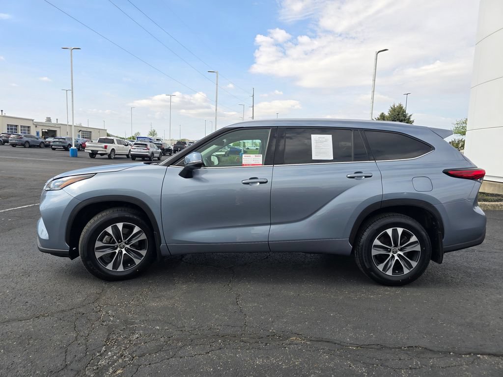Used 2021 Toyota Highlander XLE AWD/4WD image 5