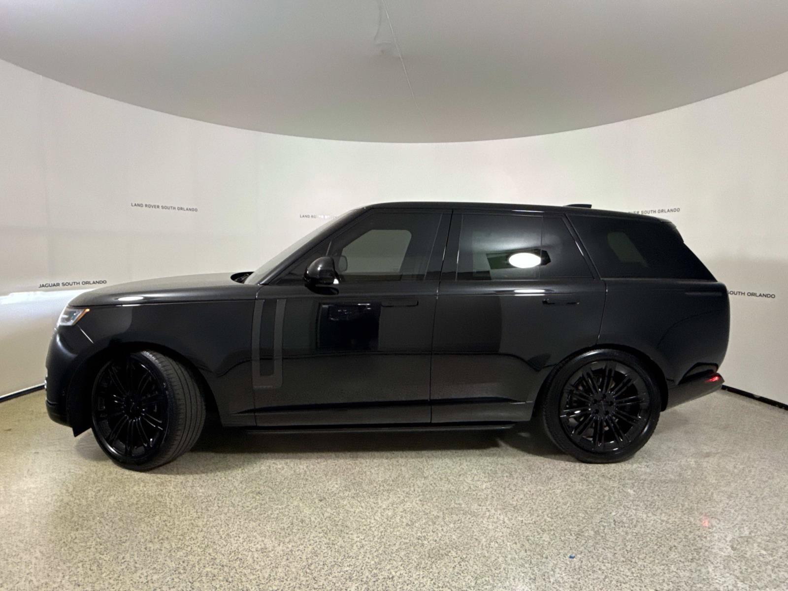 New 2026 Land Rover Range Rover Autobiography AWD/4WD image 2
