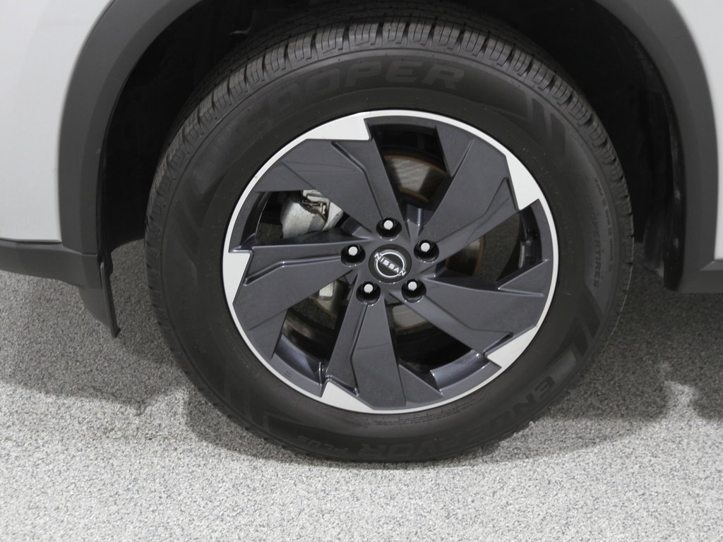 Used 2024 Nissan Rogue SV image 21