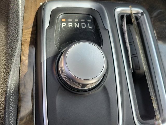 Used 2015 Chrysler 300 C RWD image 28