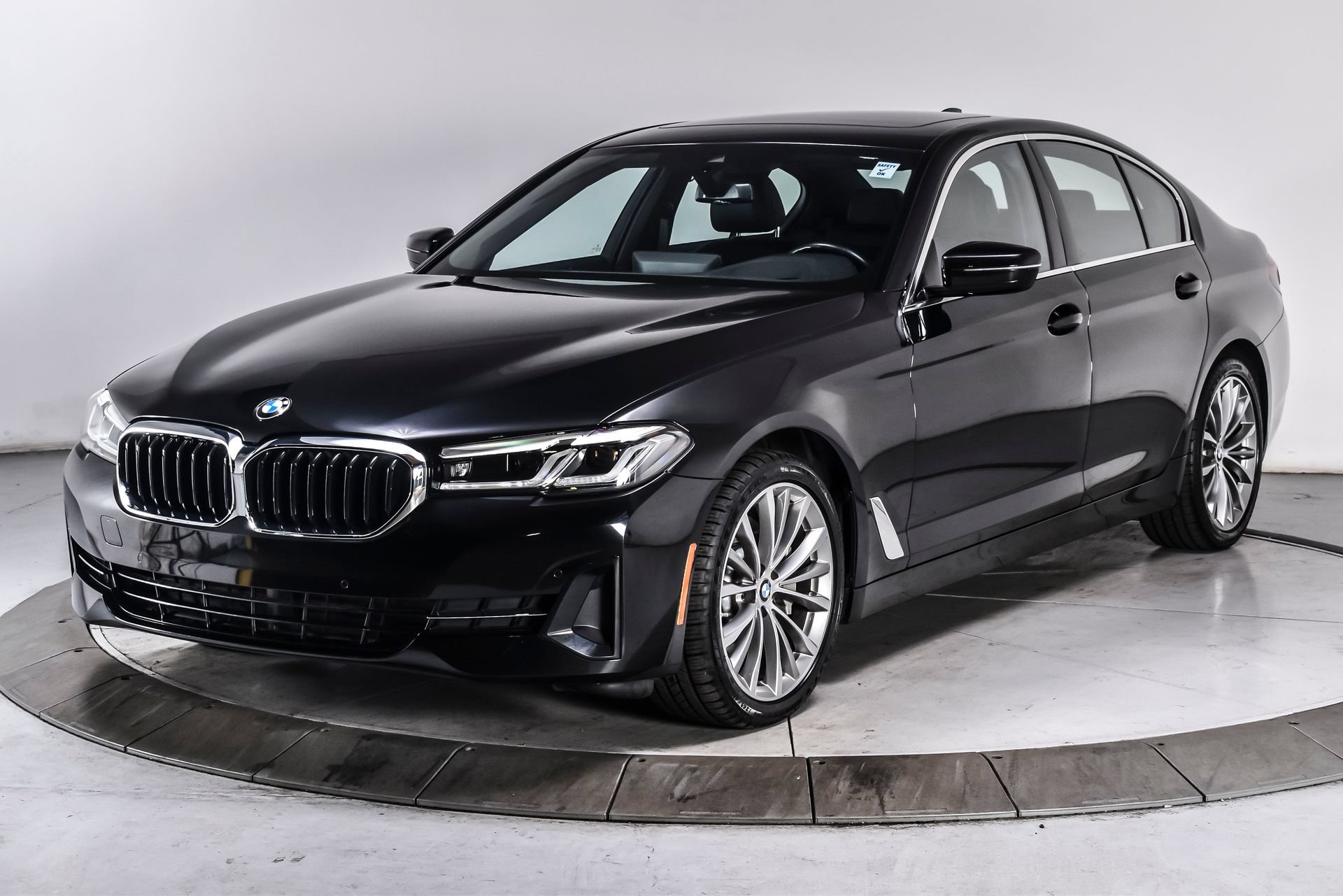 Used 2023 BMW 530i xDrive w/ Premium Package AWD/4WD image 2