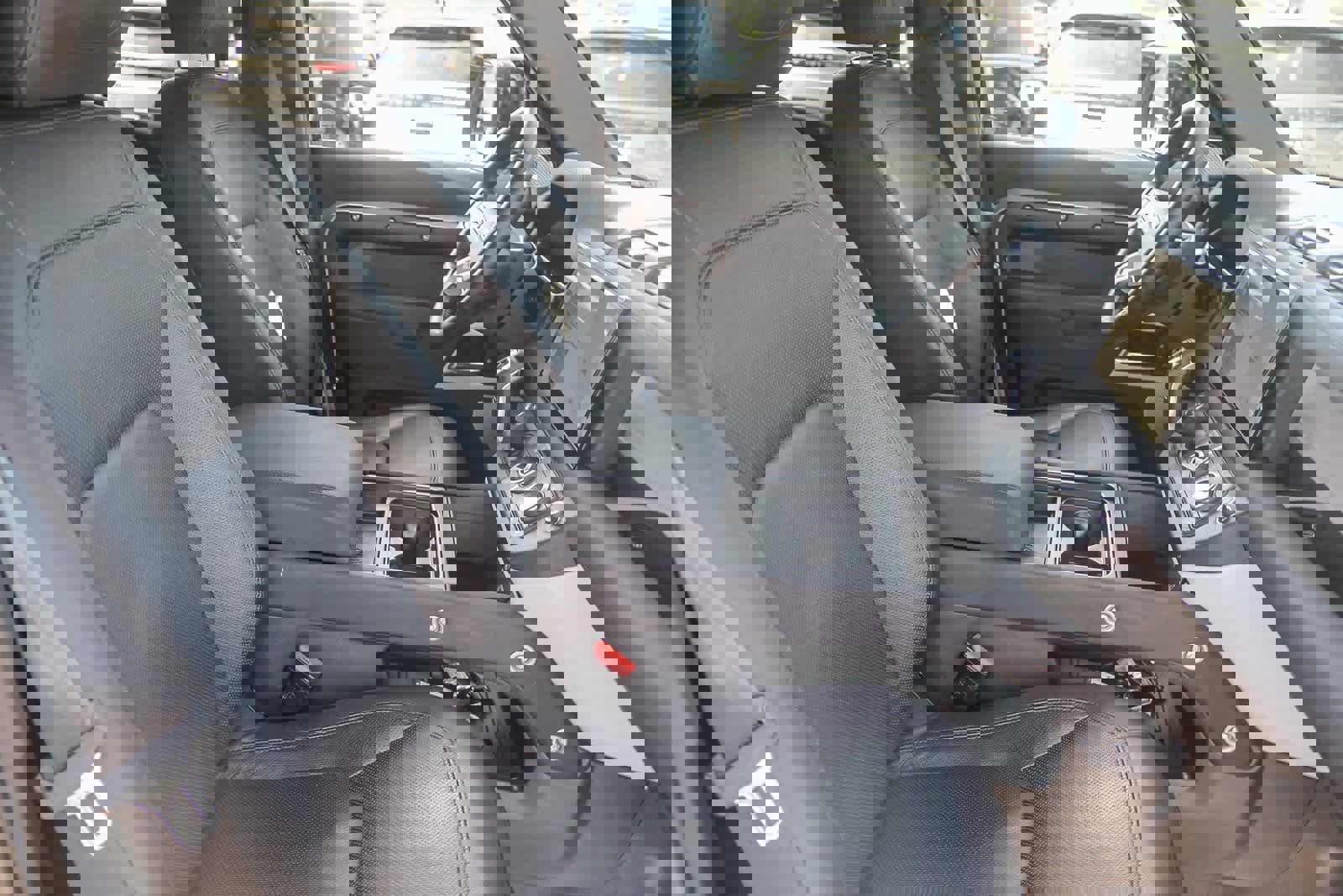 Used 2023 Land Rover Defender 130 SE image 23