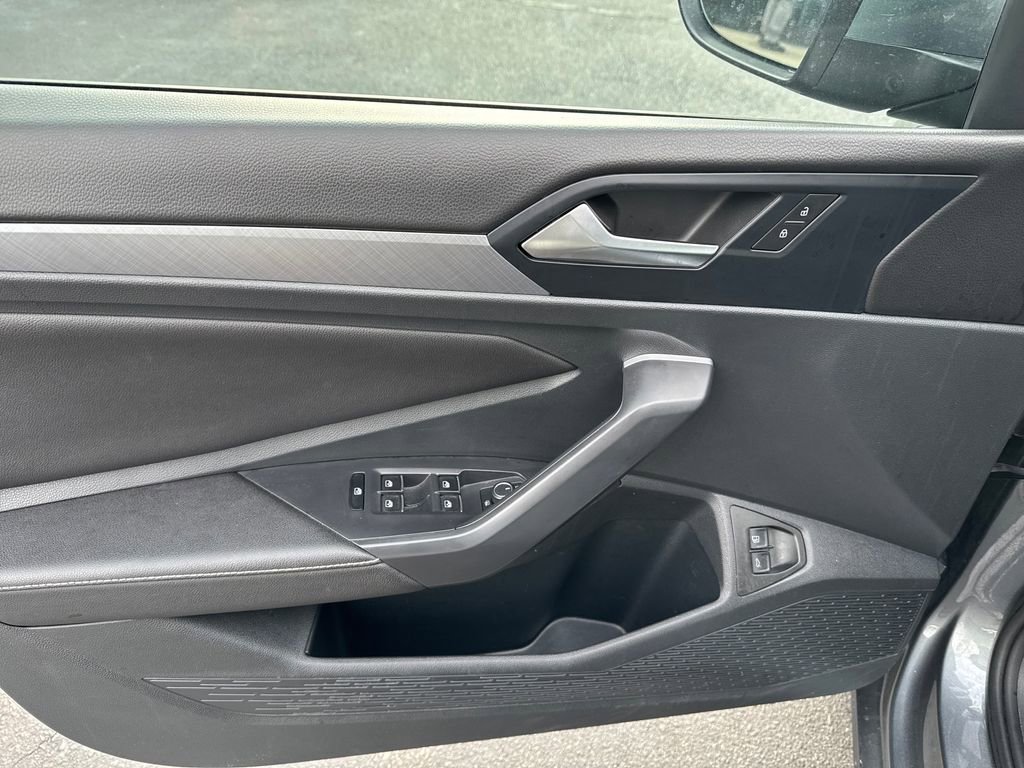 Used 2024 Volkswagen Jetta SE image 10