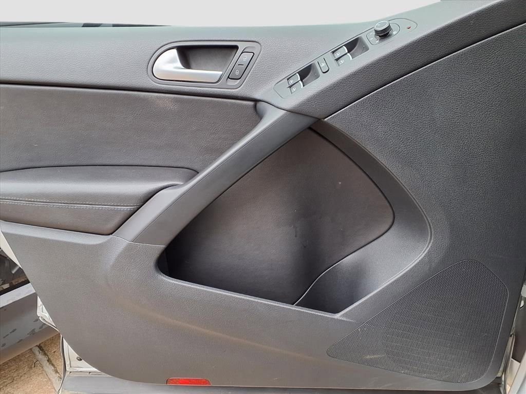 Used 2017 Volkswagen Tiguan Sport image 21